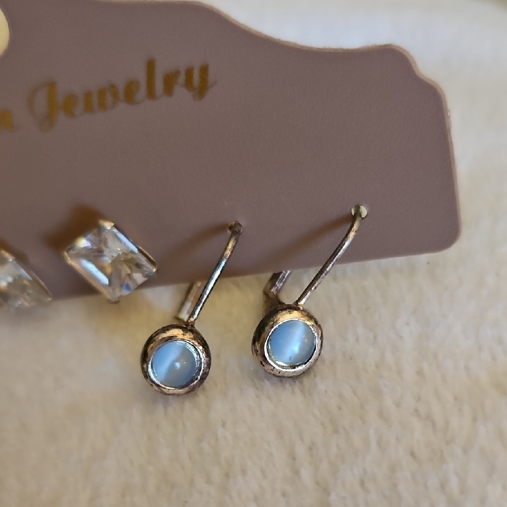 3/$30 Vintage Three Pair Rhinestone Earrings Set - Picture 3 of 4